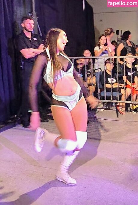 Wren Sinclair pretty star images