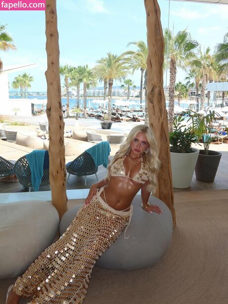 Ami Charlize hd star pic