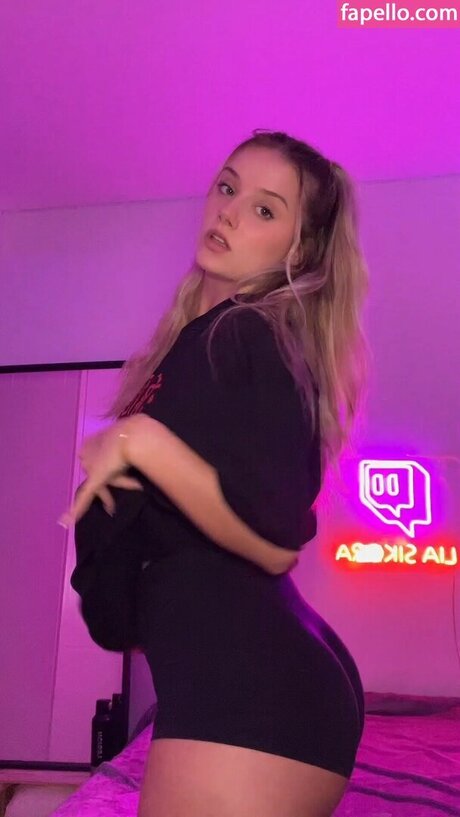 Lia Sikora model art gallery