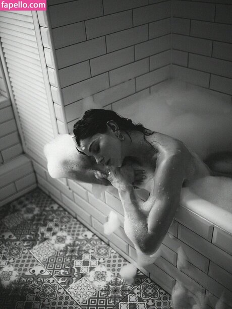 Tatyana Luzgina erotic star picture