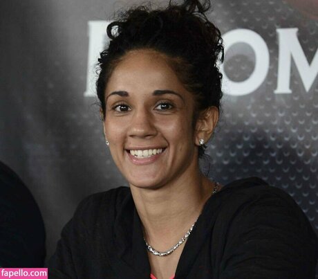 Amanda Serrano art star photo