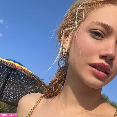 Duygu German hd actress gallery