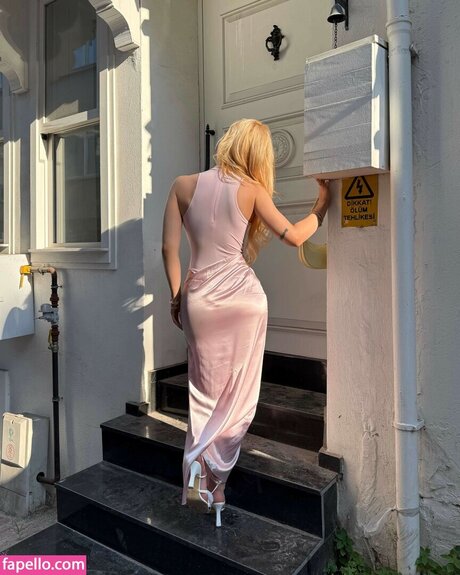 Duygu German nude pornstar image