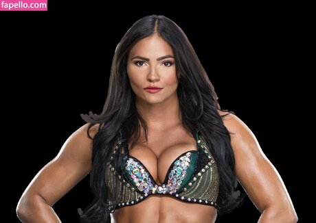 Kiana James star pretty photos