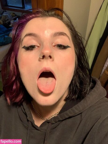 Msvioletvixxen model nude pic