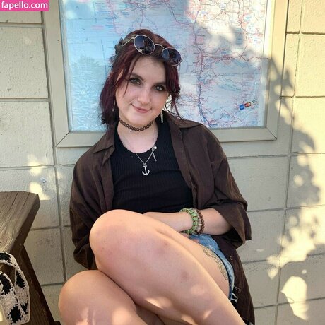 Msvioletvixxen adult model gallery