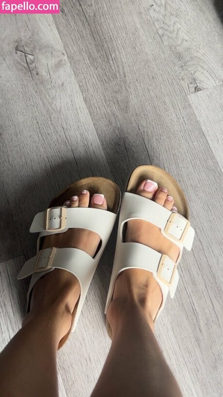 Elisha Walbyoff star nudes gallery