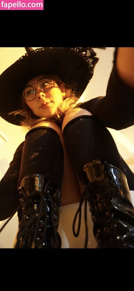 notpeebo nudes actress photos