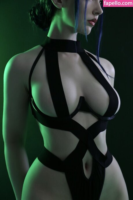 Nyeupe pornographic model pictures