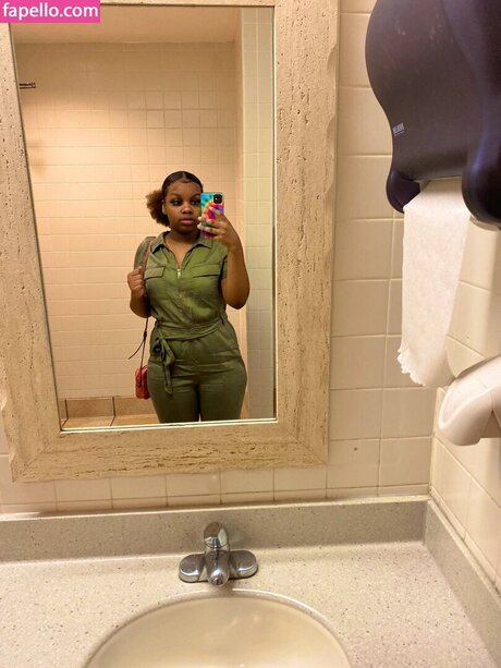 PeachSlurpee star nudes pic