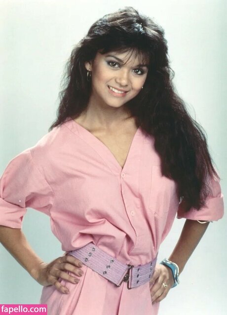 Nia Peeples perfect star pictures