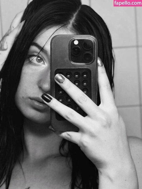 Kiras note erotic model image