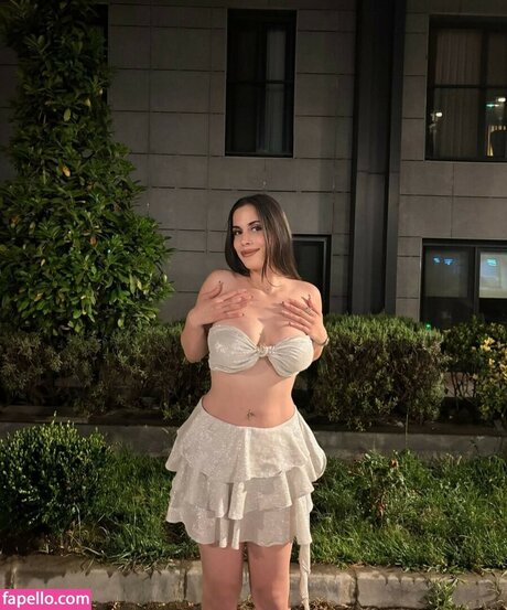 sseliingn model exclusive pic