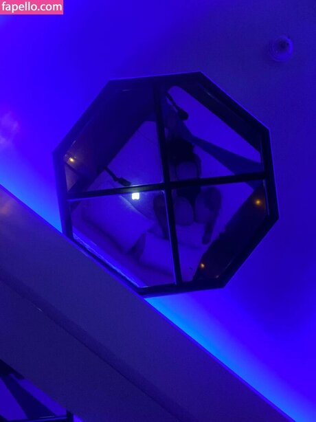 Sharon Goncalves art actress pics