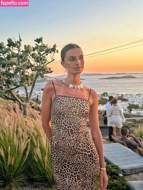 Thea GS sexy model pic