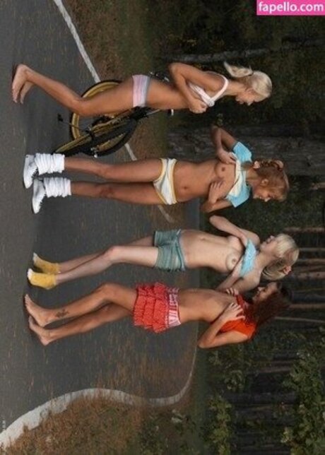 Alice Wonderbang model erotic photo