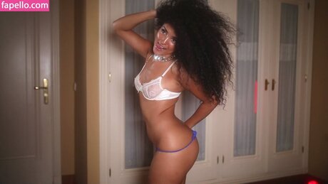 suzysuza exclusive pornstar gallery