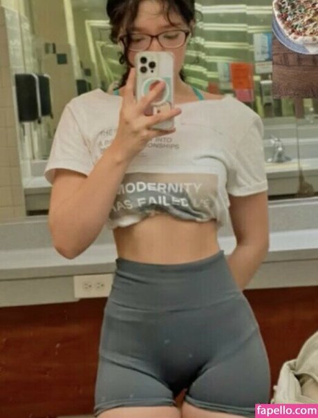 Outrovero pretty actress photos