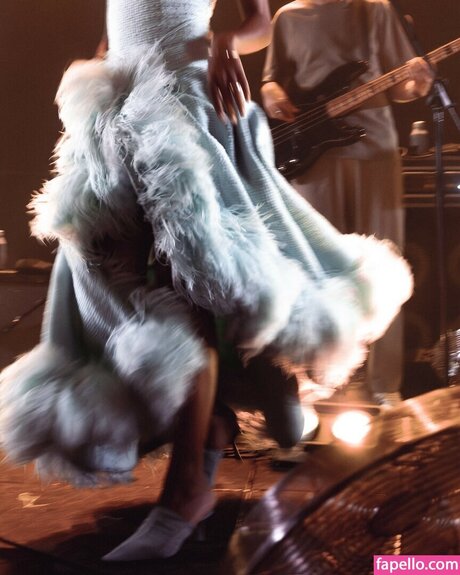 Olivia Dean star hot picture