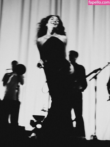 Olivia Dean perfect pornstar img