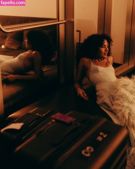 Olivia Dean star top photos