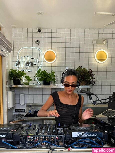 Olivia Dean pornstar naked pics