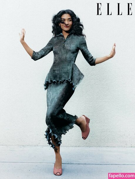 Olivia Dean pretty model img