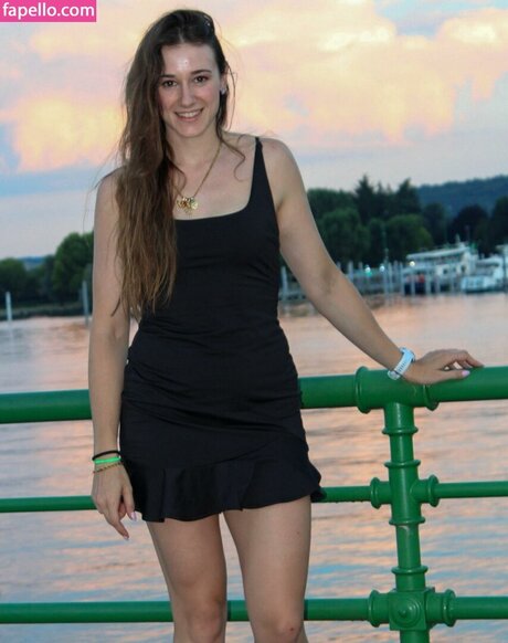 Elisa Santinon sexy star pics