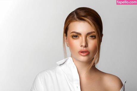 Ella Dvornik pretty pornstar pictures