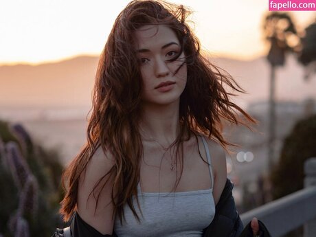 Reina Hardesty model top picture