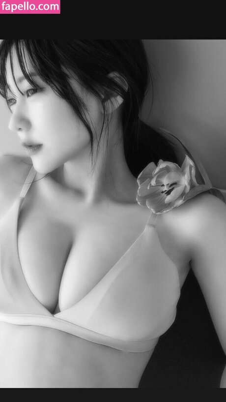 Tanaka Miku pornographic actress archive