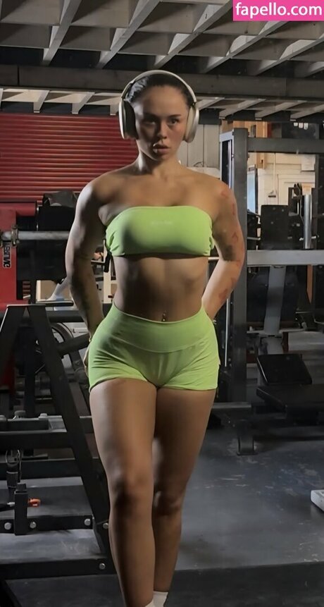 Elley Davies pornographic actress photo