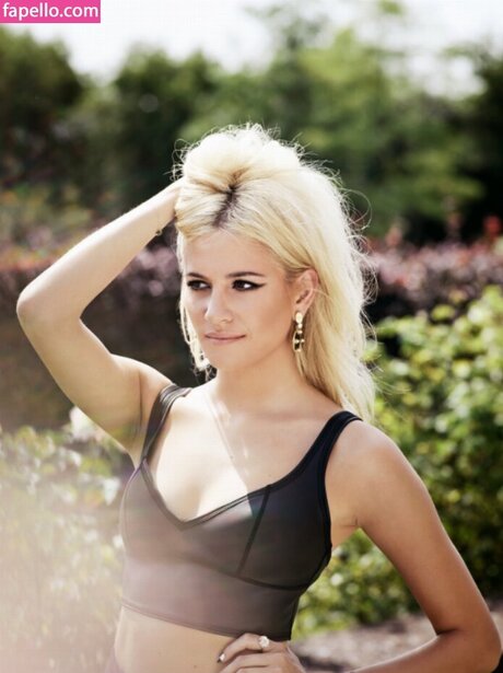 Pixie Lott star high quality pictures