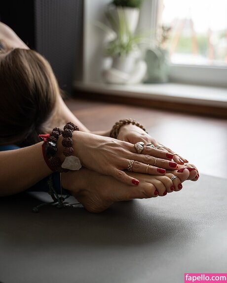 Eva Shik erotic model img