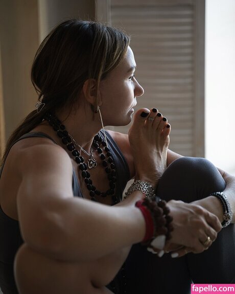 Eva Shik star art pic