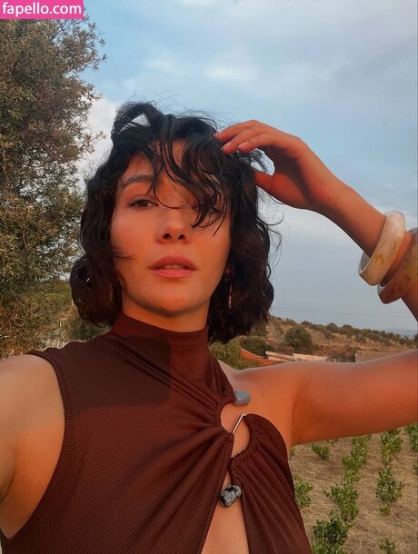 Ayb ke Pusat model adult galleries