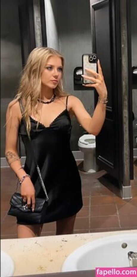 Mary Kate Willis model pornographic images