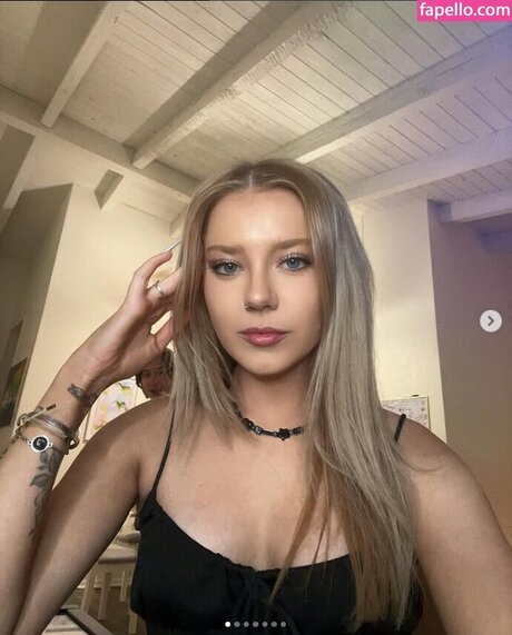 Mary Kate Willis star beautiful img