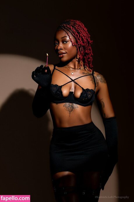 Locdbree erotic model gallery