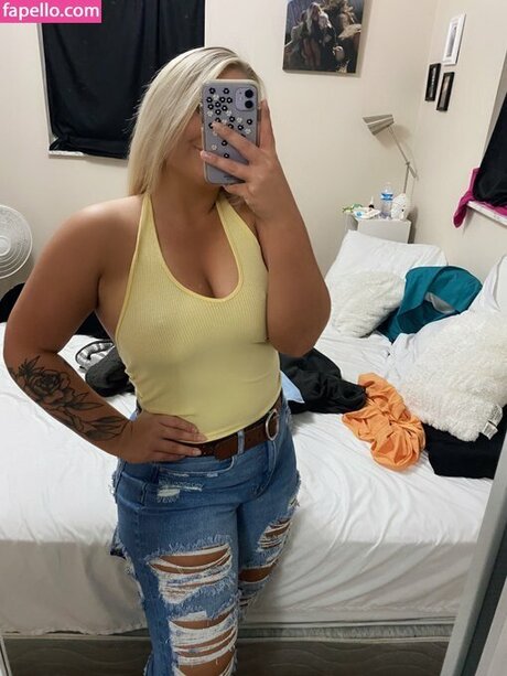 Themomkaylee star sexy pic