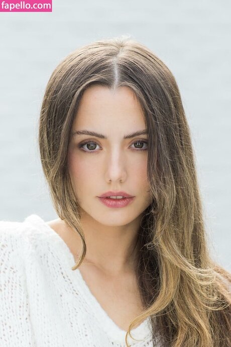 Lily Mo Sheen pretty model gallery