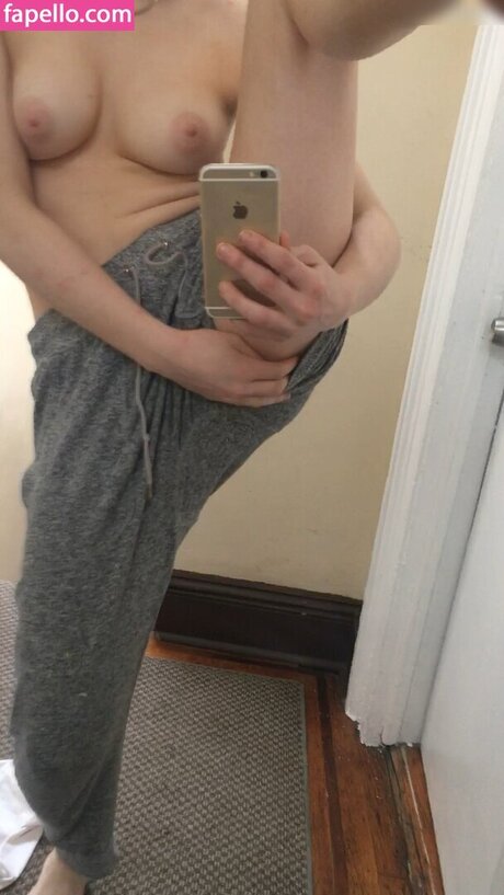 Lily Mo Sheen beautiful model image