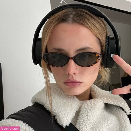 Lily Mo Sheen pornstar free gallery