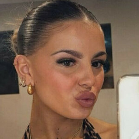 tayschubertt star adult photos