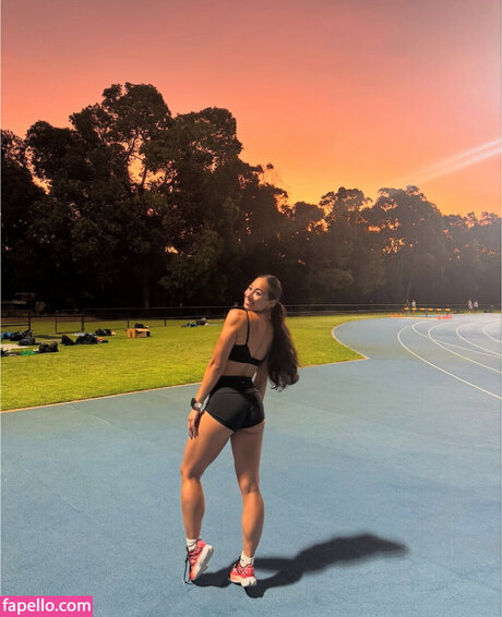 Sarah Schwarz free pornstar image