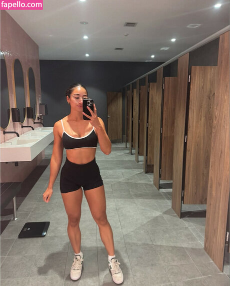 Sarah Schwarz model art image