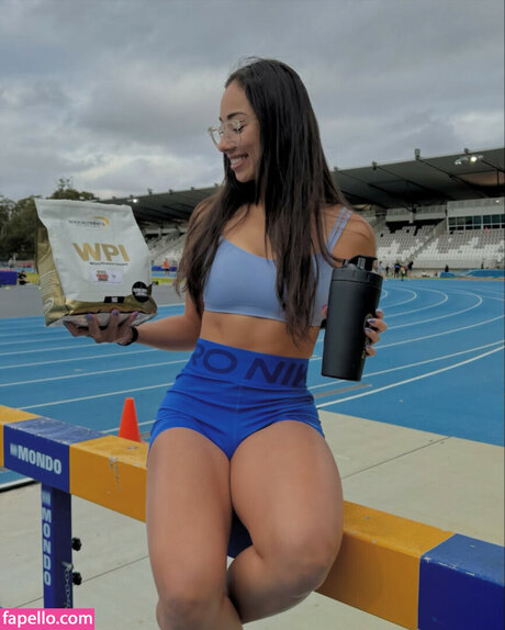 Sarah Schwarz model nice photo