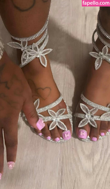 Sexxy Red star xxx img