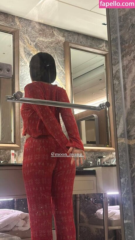 Moon nyang hot star img