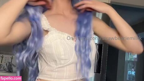 Strawbearie Milkk star pornographic images